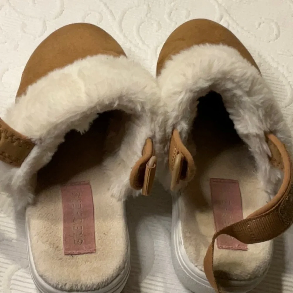 Skechers Street Goldie Cozy Kids shows. Size 2.